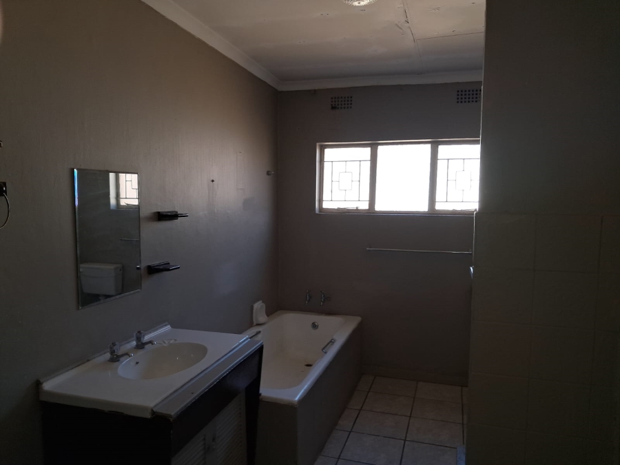 4 Bedroom Property for Sale in Odendaalsrus Free State